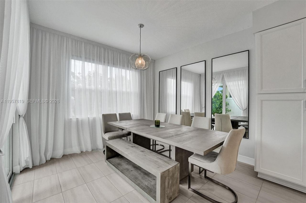 1033 Eucalyptus Dr, Hollywood, FL 33021 Photo