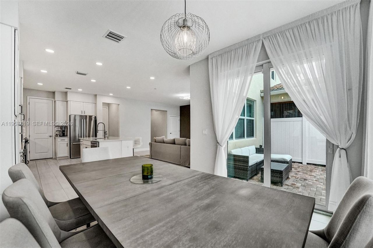 1033 Eucalyptus Dr, Hollywood, FL 33021 Photo