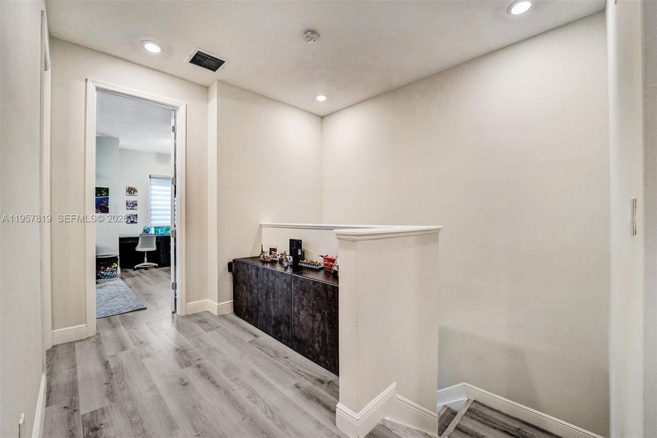 1033 Eucalyptus Dr, Hollywood, FL 33021 Photo