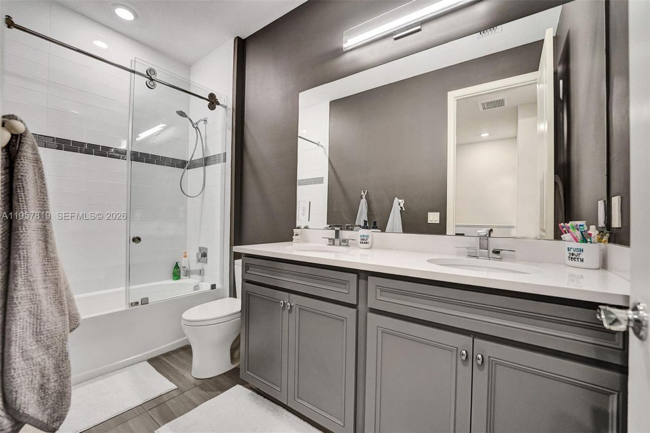 1033 Eucalyptus Dr, Hollywood, FL 33021 Photo