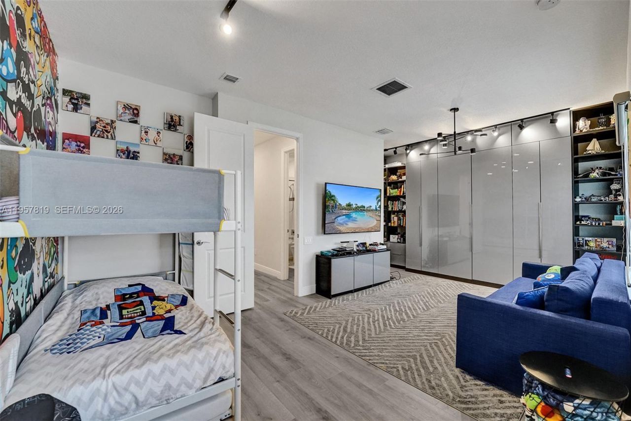 1033 Eucalyptus Dr, Hollywood, FL 33021 Photo