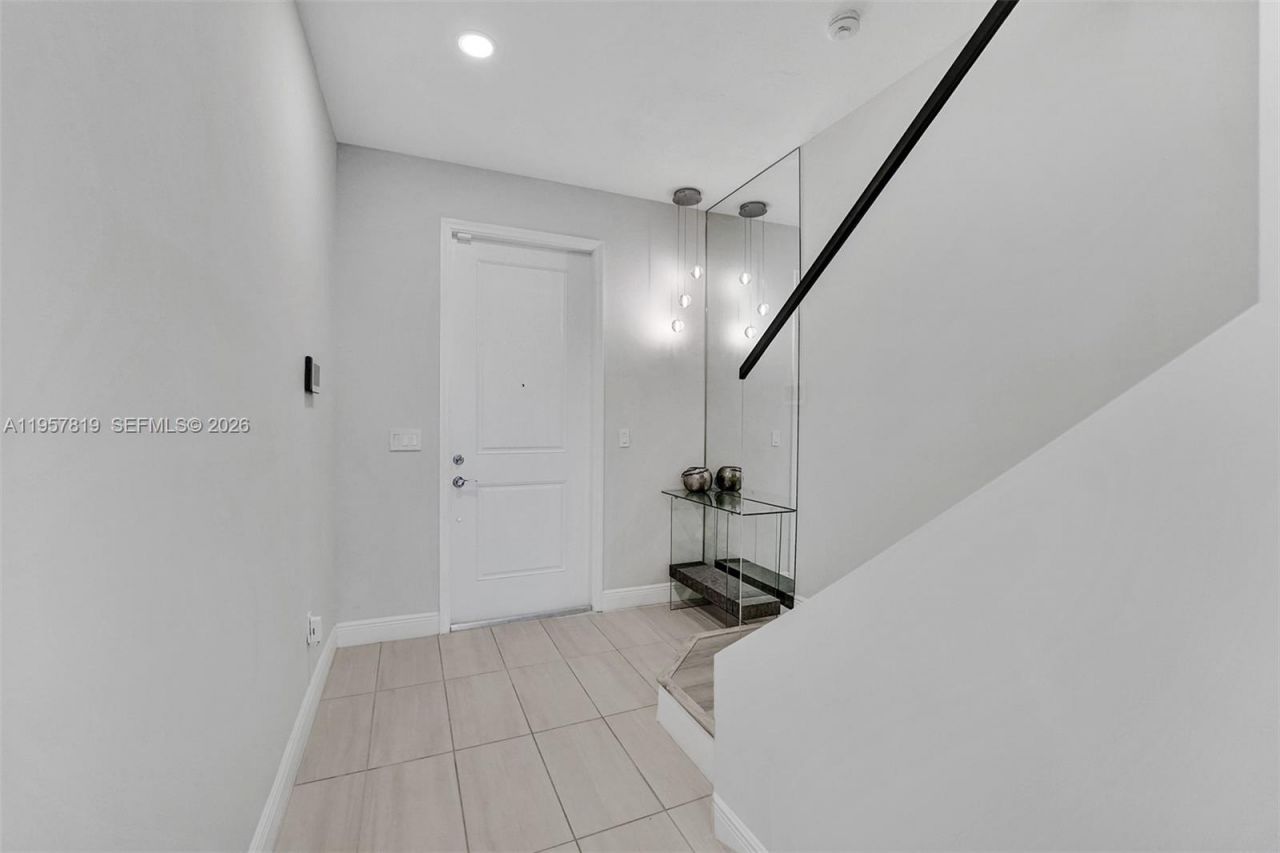 1033 Eucalyptus Dr, Hollywood, FL 33021 Photo