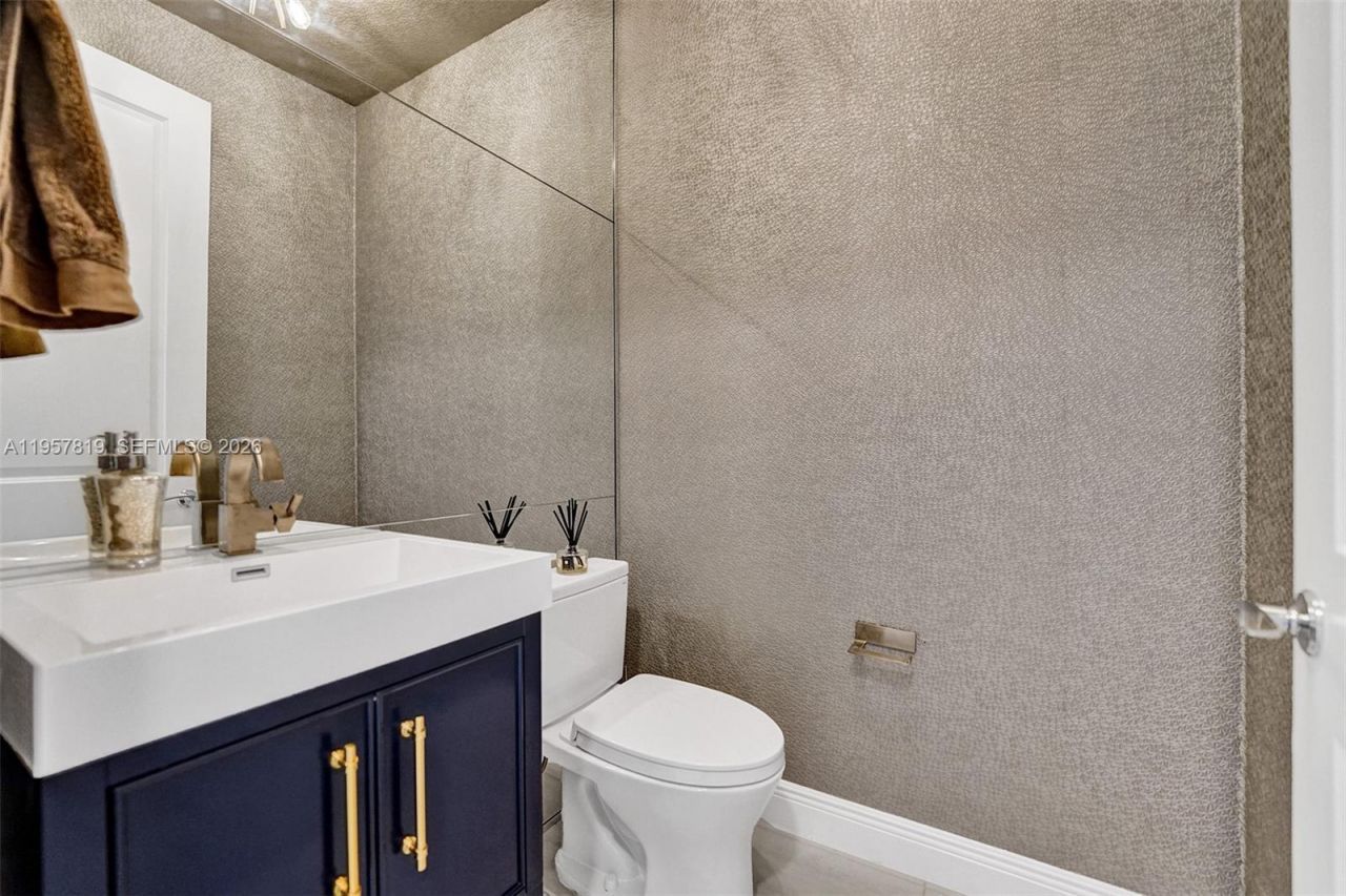 1033 Eucalyptus Dr, Hollywood, FL 33021 Photo