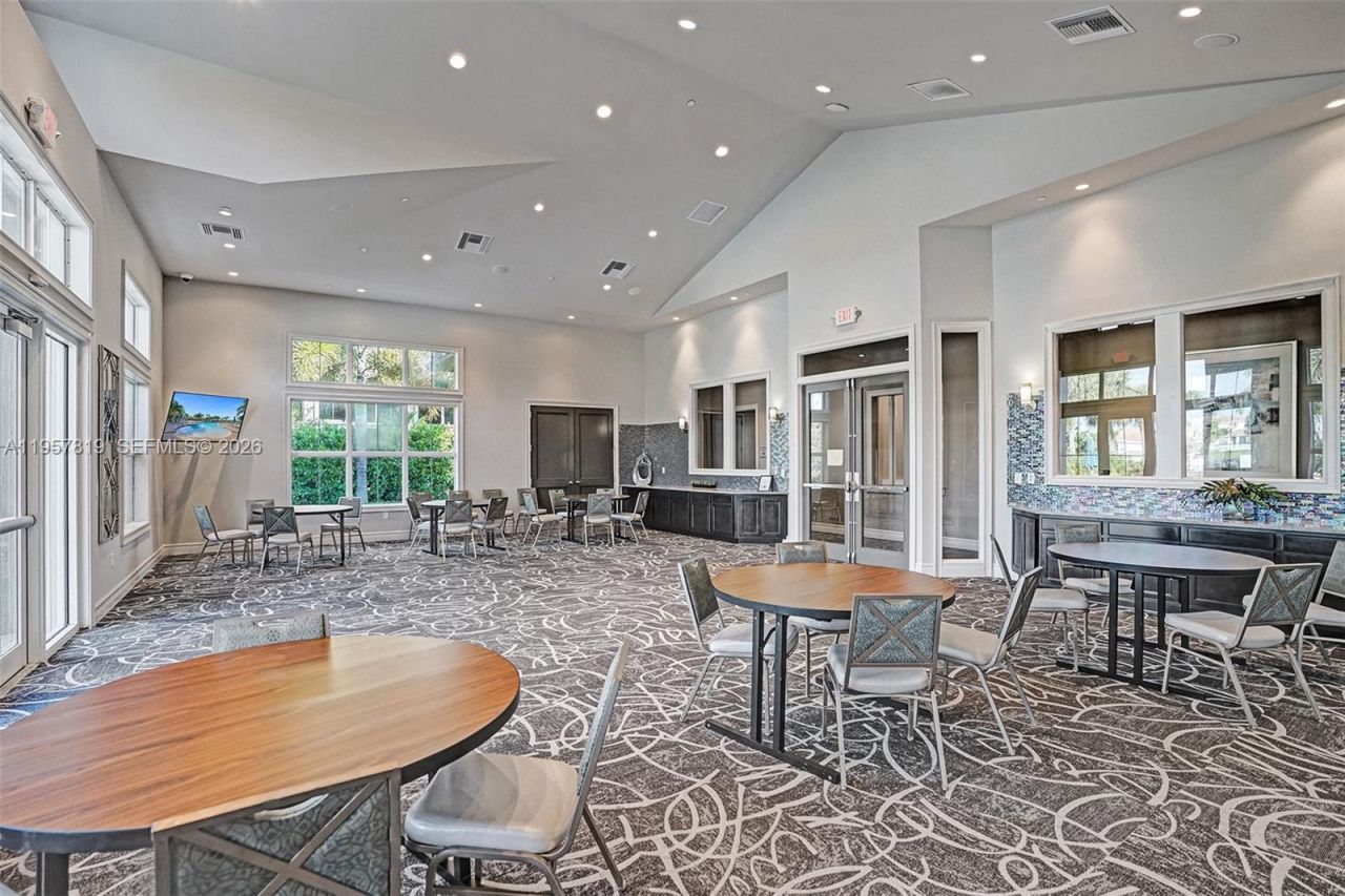 1033 Eucalyptus Dr, Hollywood, FL 33021 Photo