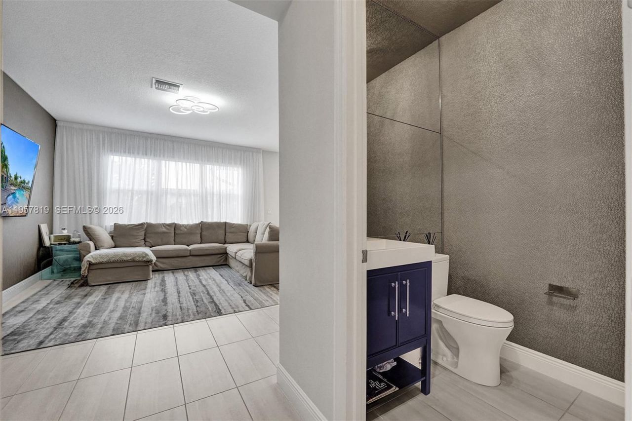 1033 Eucalyptus Dr, Hollywood, FL 33021 Photo