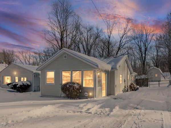 961 Crestline Drive, Akron, OH 44312