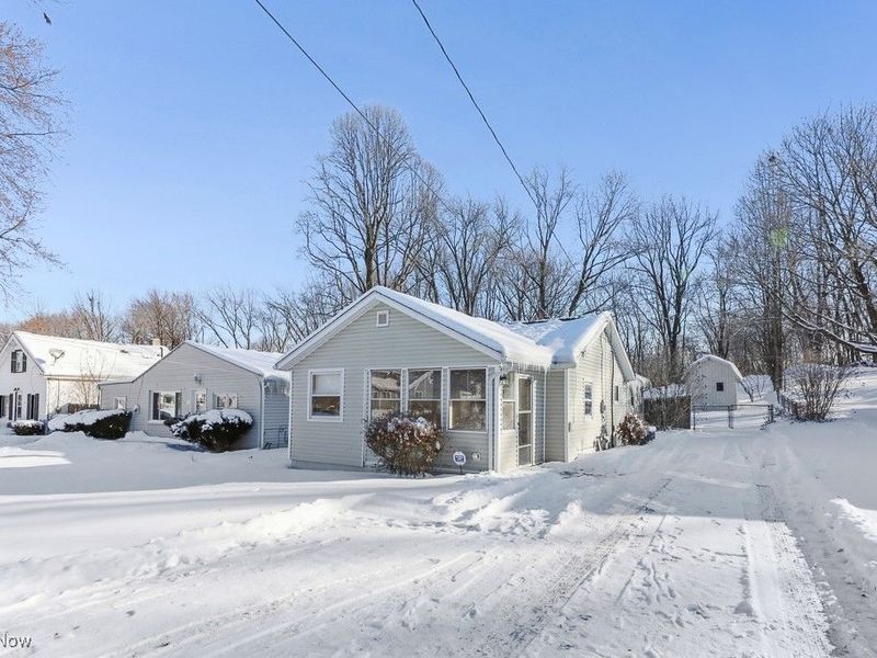 961 Crestline Drive, Akron, OH 44312 Photo 2