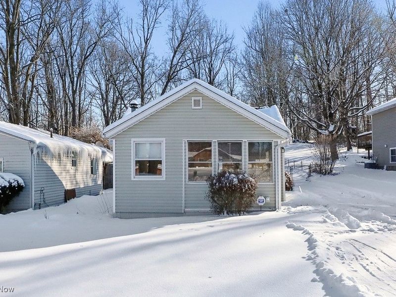 961 Crestline Drive, Akron, OH 44312 Photo 3