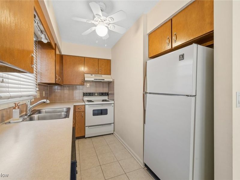 1134 W Maple Street, North Canton, OH 44720 Photo 7