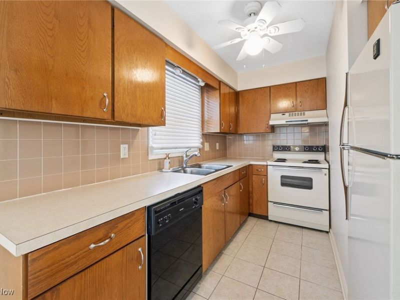 1134 W Maple Street, North Canton, OH 44720 Photo 8