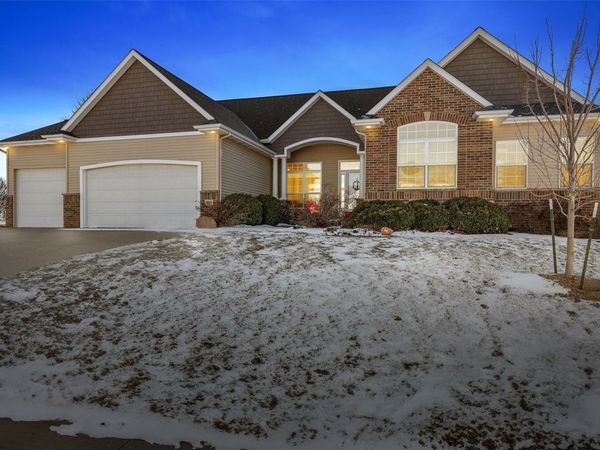 965 Quarry Oak Drive, Marion, IA 52302