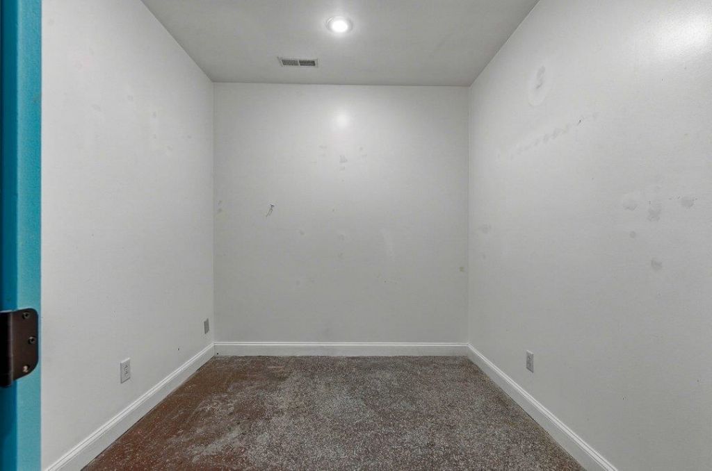 9898 Merry Ln. Photo 10