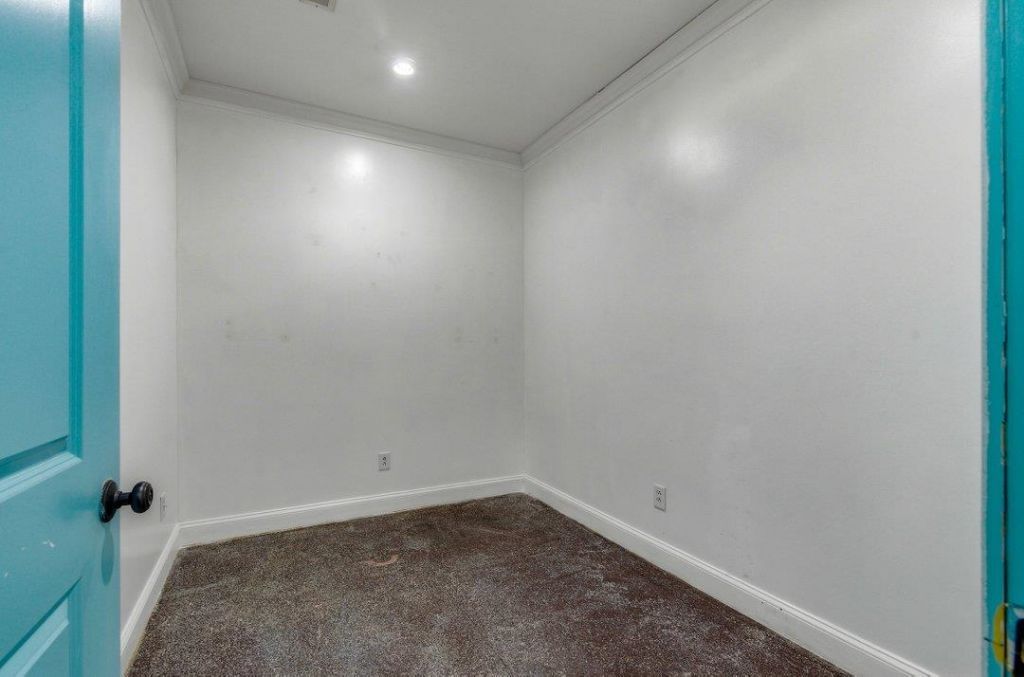 9898 Merry Ln. Photo 11