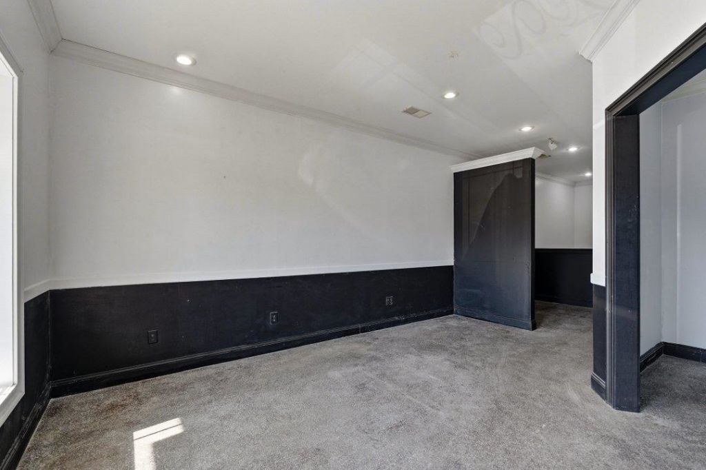 9898 Merry Ln. Photo 5