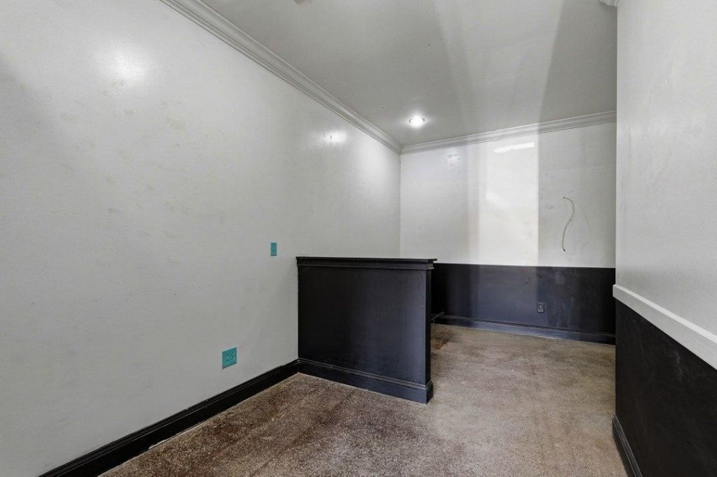 9898 Merry Ln. Photo 6