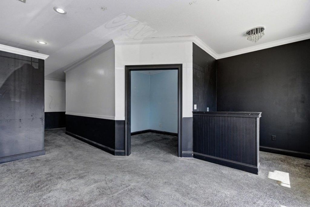 9898 Merry Ln. Photo 8