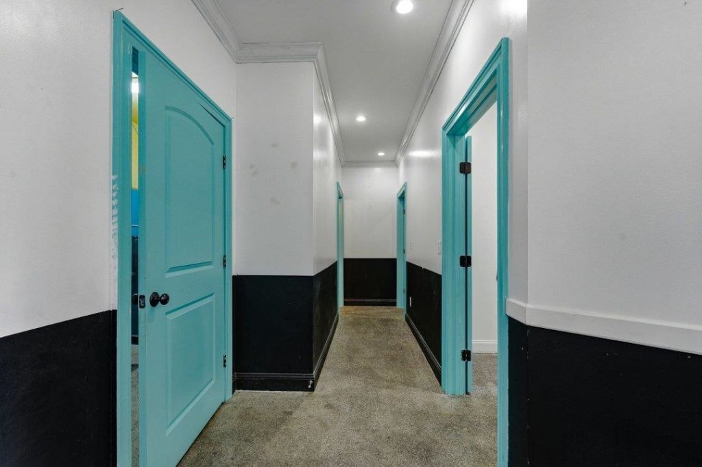 9898 Merry Ln. Photo 9