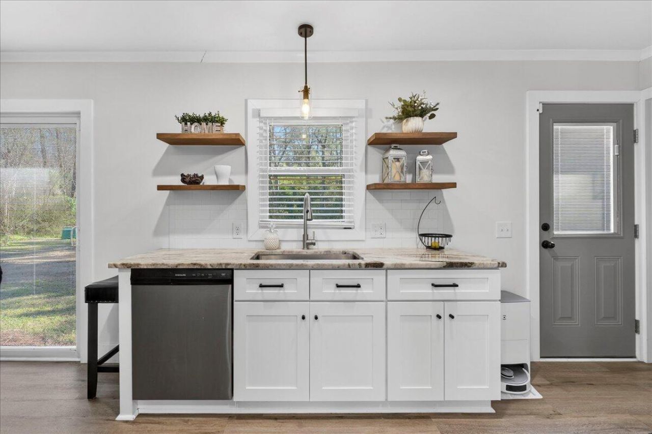 693 Planters Trace Road Photo 13