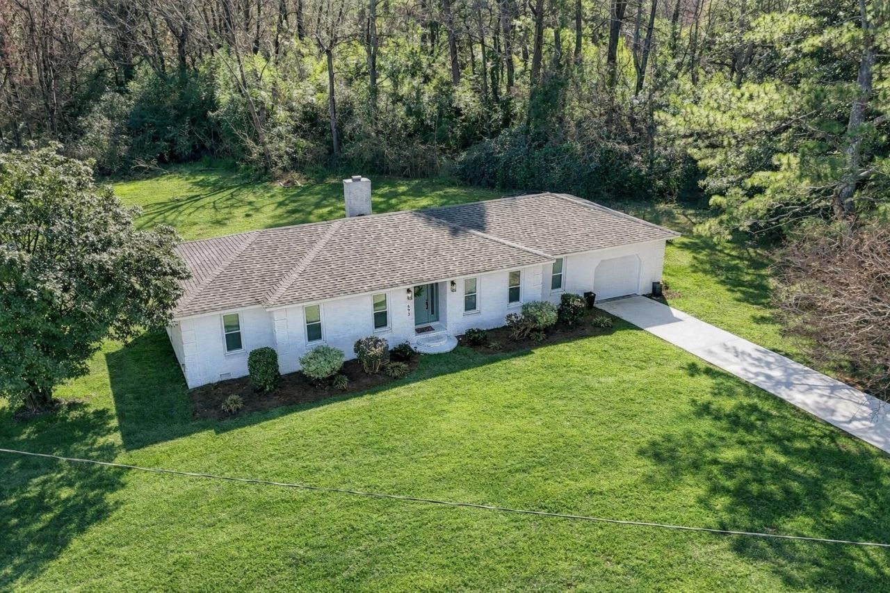 693 Planters Trace Road Photo 3