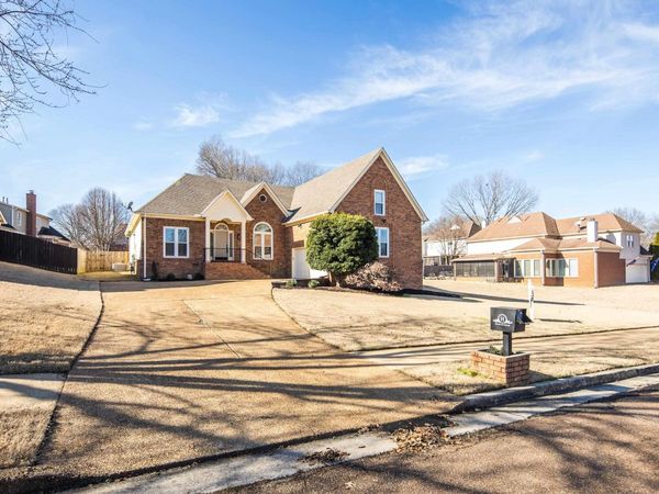 939 FALLEN OAKS DR, Collierville, TN 38017