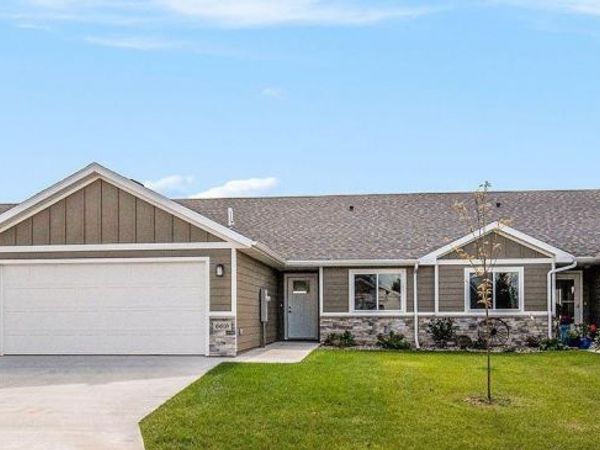 522 Brookside Pl, Harrisburg, SD 57032