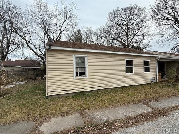 11 B Ln, Herrin, IL 62948