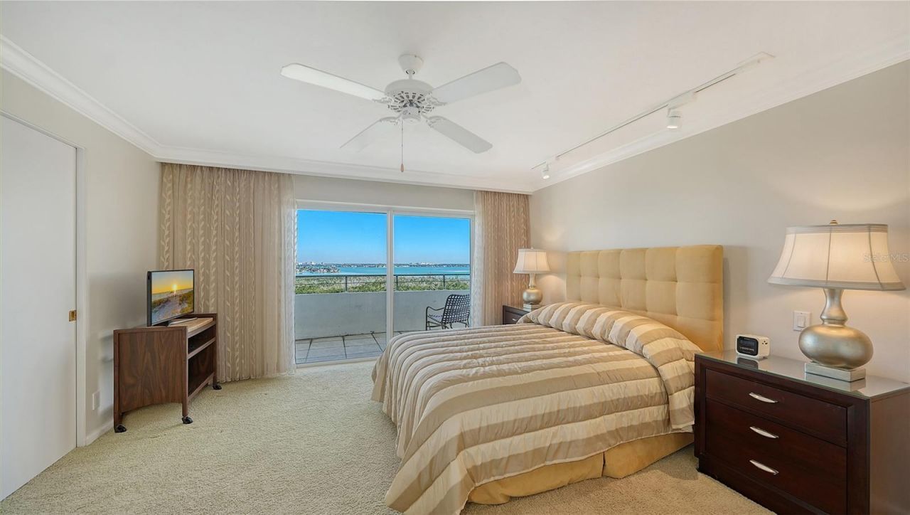 1750 Benjamin Franklin Drive, Unit PH-F, Sarasota, FL 34236 Photo