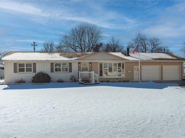 1402 E 3rd Street, Vinton, IA 52349