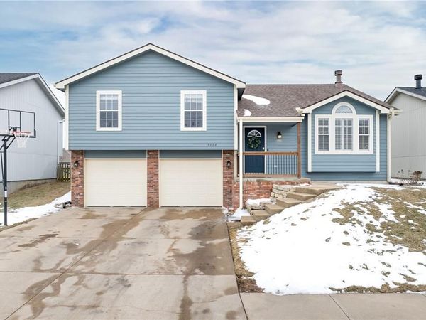 5008 University Avenue, St Joseph, MO 64503