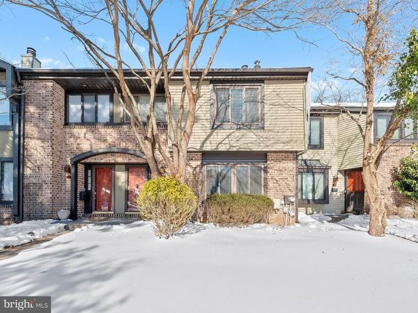 25 ESSEX PLACE, NEWTOWN, PA 18940