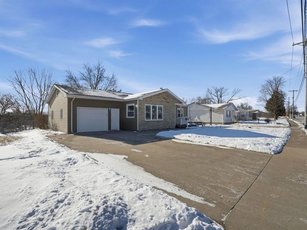 1610 Kane Street, Dubuque, IA 52001