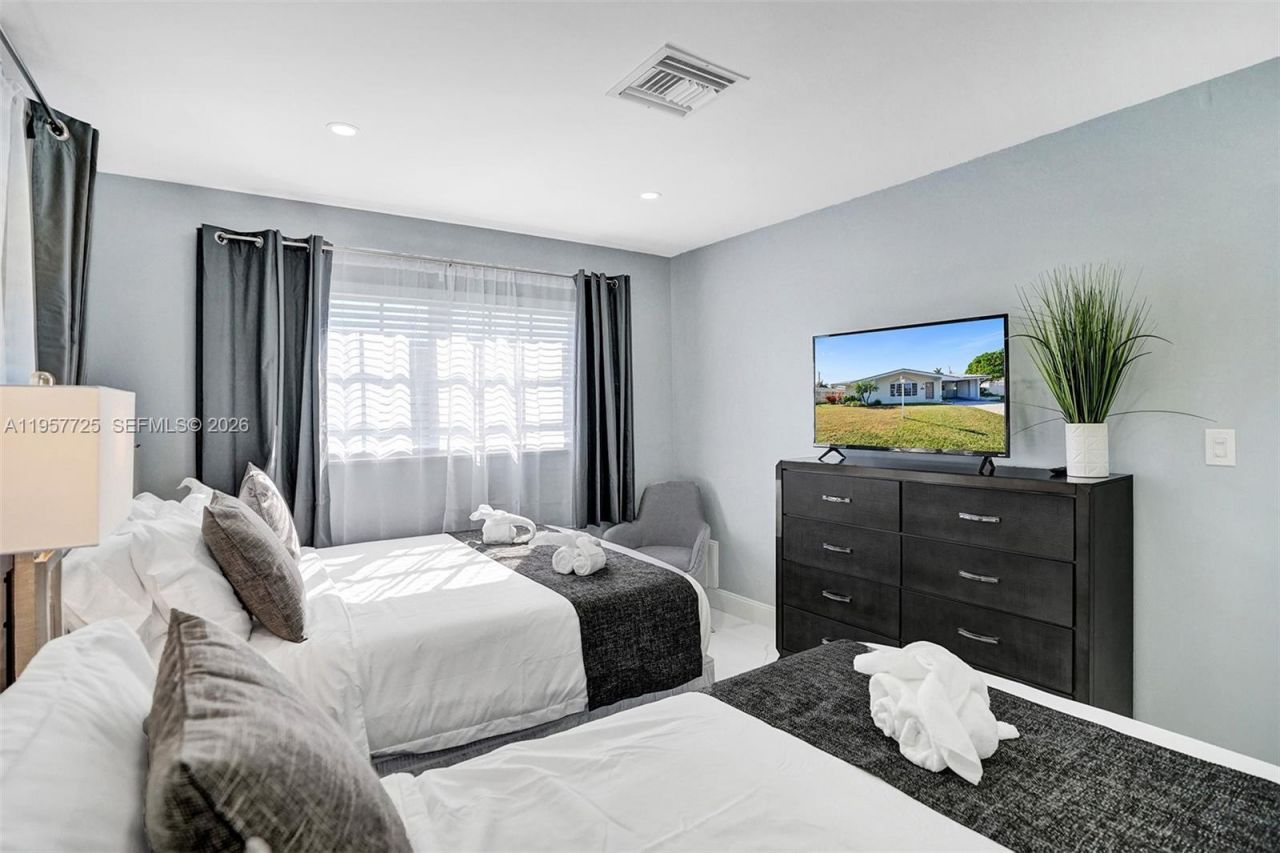 477 SE 17th Ter , Deerfield Beach, FL 33441 Photo