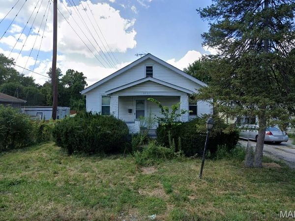 9701 Lilac Drive, St Louis, MO 63137