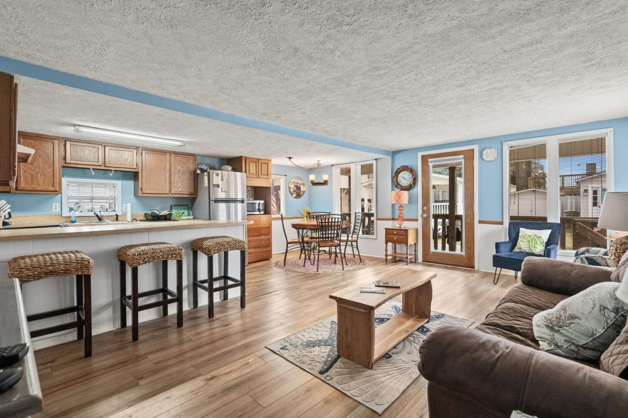 6001 1688 South Kings Hwy. Photo 8