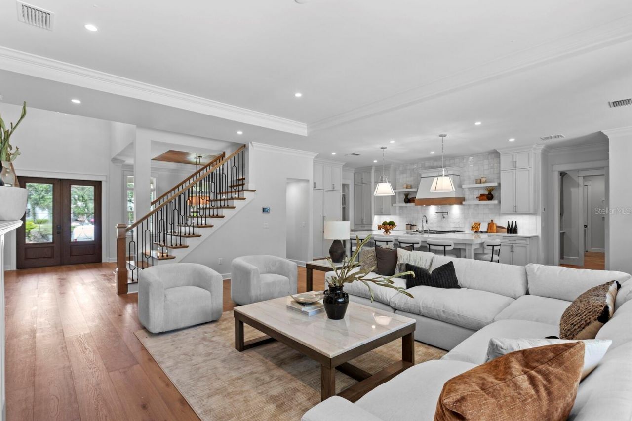 4536 W Swann Avenue, Tampa, FL 33609 Photo