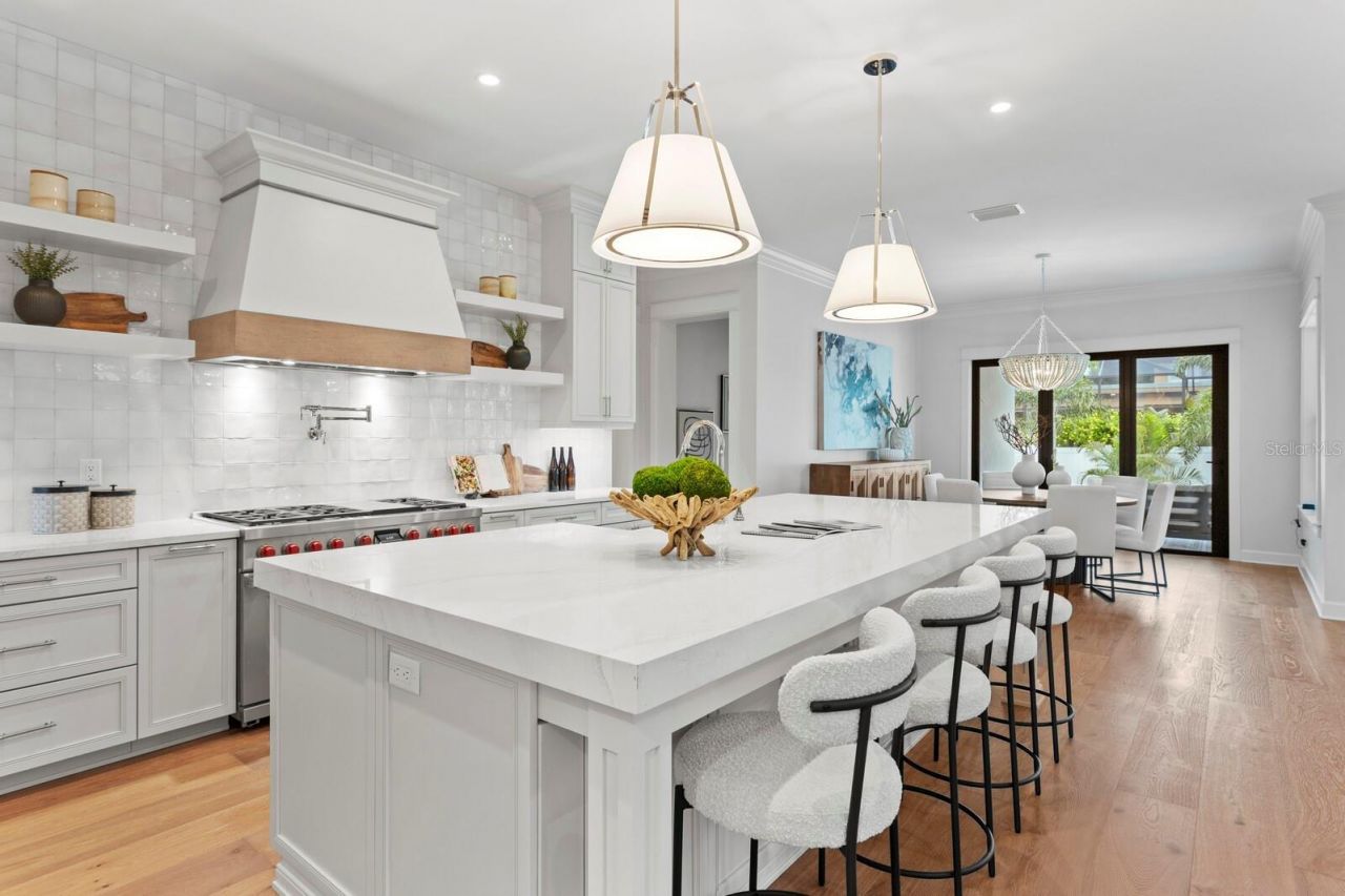 4536 W Swann Avenue, Tampa, FL 33609 Photo