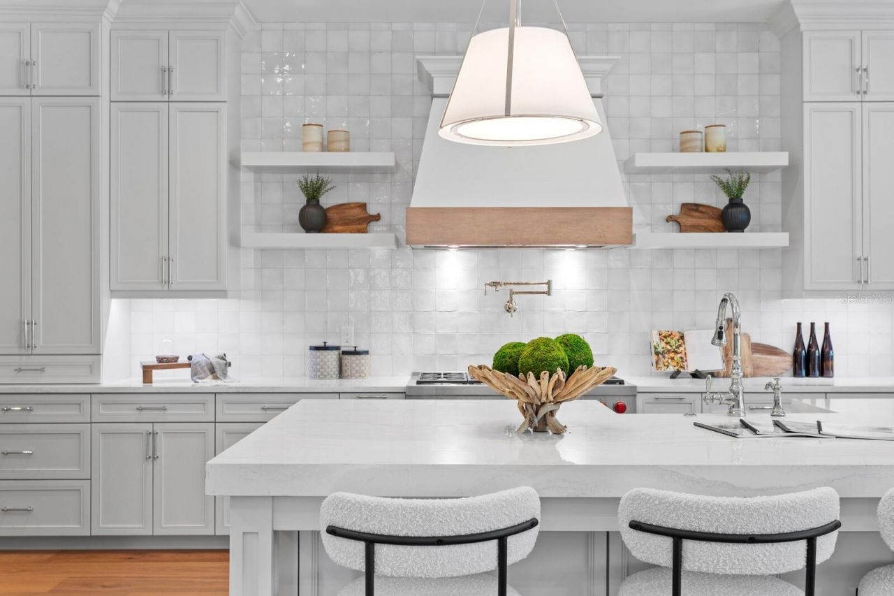 4536 W Swann Avenue, Tampa, FL 33609 Photo