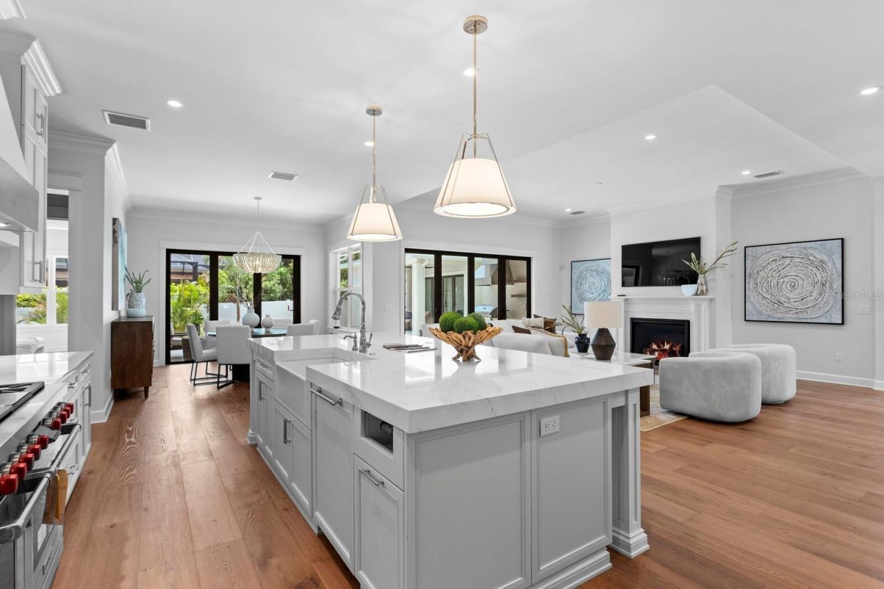 4536 W Swann Avenue, Tampa, FL 33609 Photo