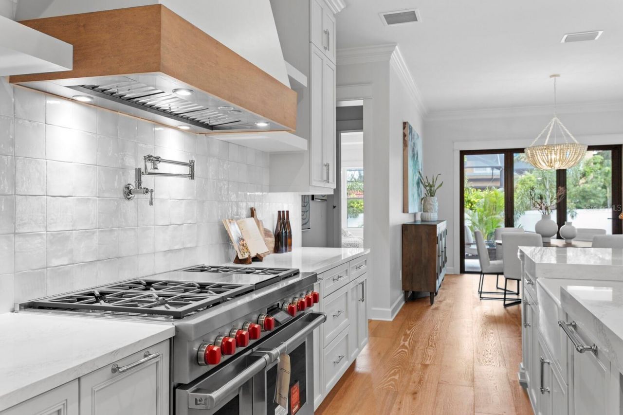 4536 W Swann Avenue, Tampa, FL 33609 Photo