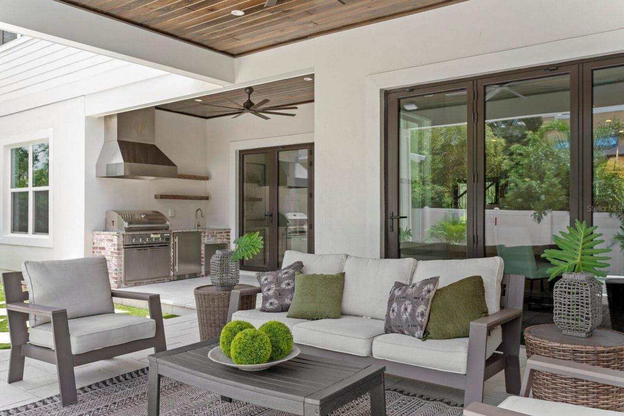 4536 W Swann Avenue, Tampa, FL 33609 Photo