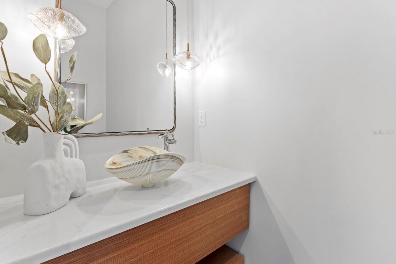 4536 W Swann Avenue, Tampa, FL 33609 Photo