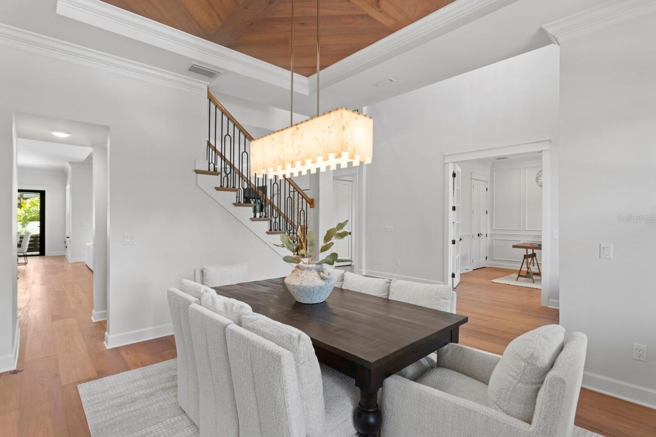 4536 W Swann Avenue, Tampa, FL 33609 Photo