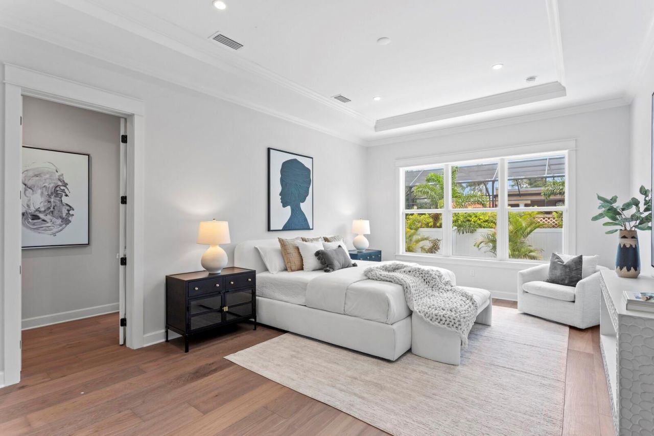 4536 W Swann Avenue, Tampa, FL 33609 Photo