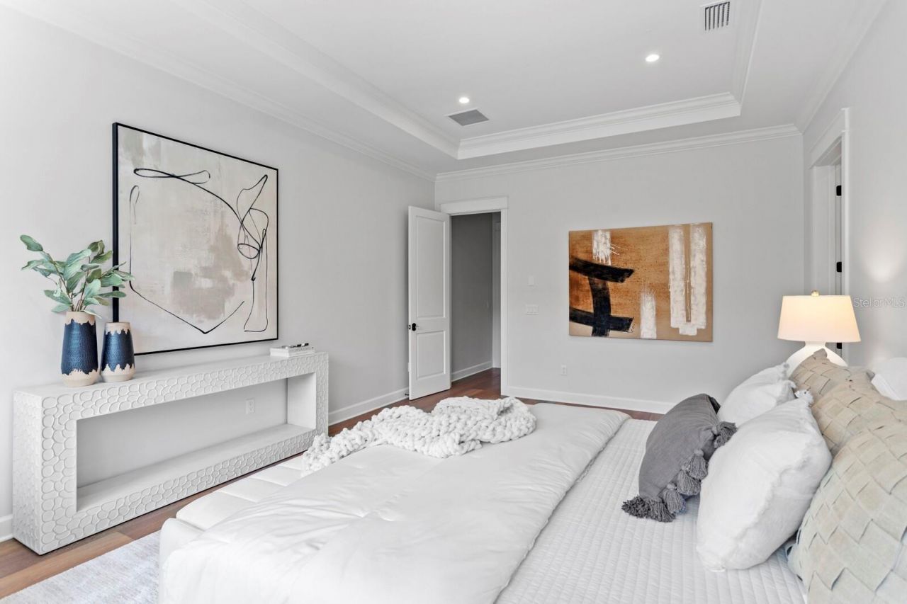 4536 W Swann Avenue, Tampa, FL 33609 Photo