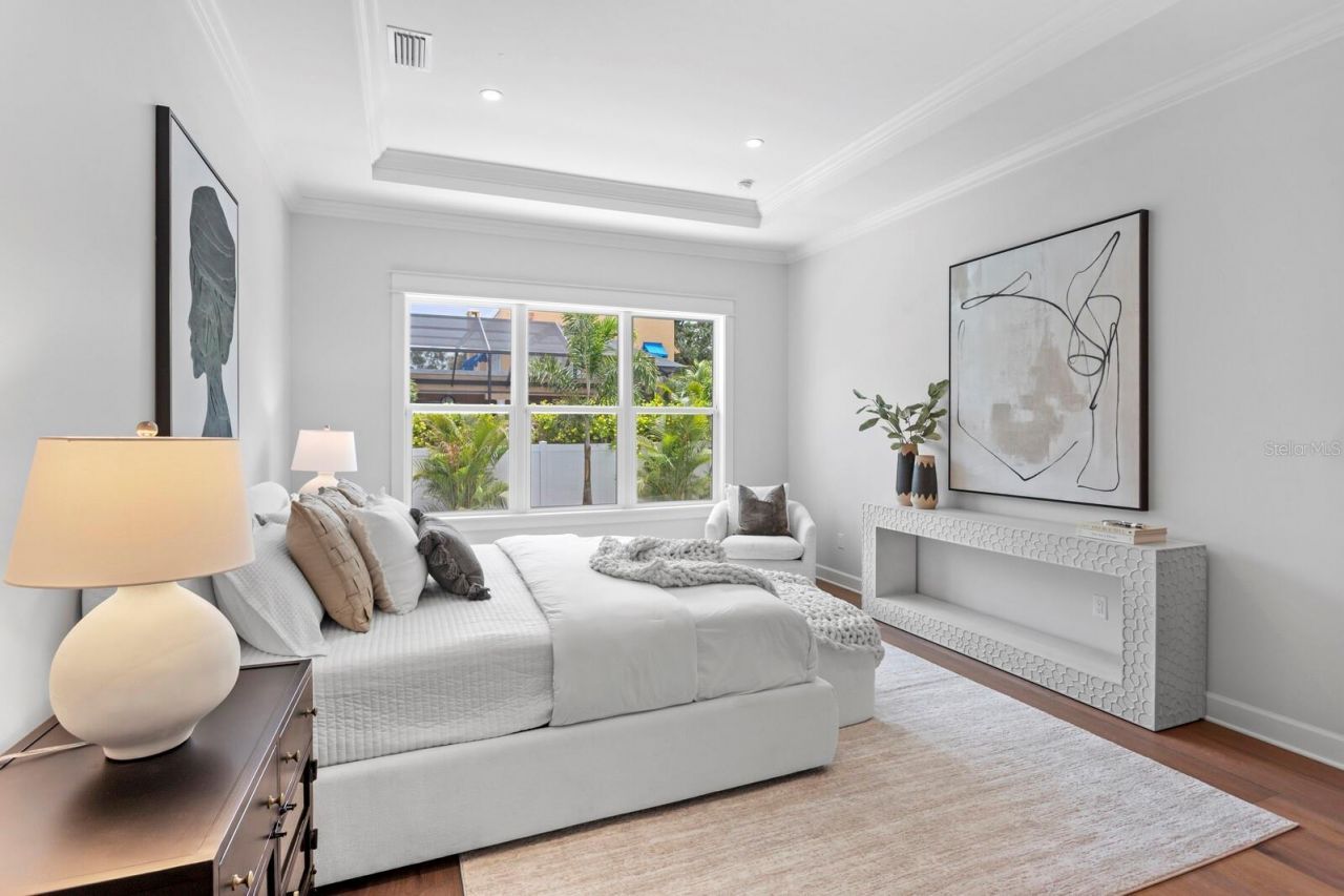 4536 W Swann Avenue, Tampa, FL 33609 Photo