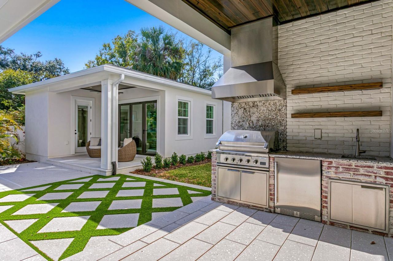 4536 W Swann Avenue, Tampa, FL 33609 Photo