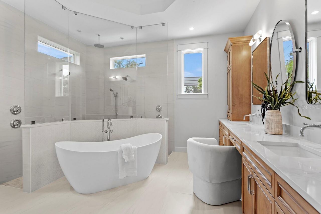 4536 W Swann Avenue, Tampa, FL 33609 Photo