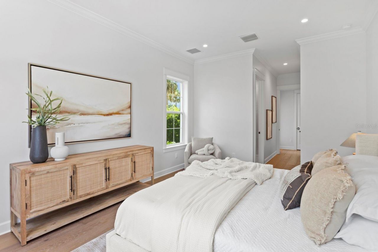 4536 W Swann Avenue, Tampa, FL 33609 Photo