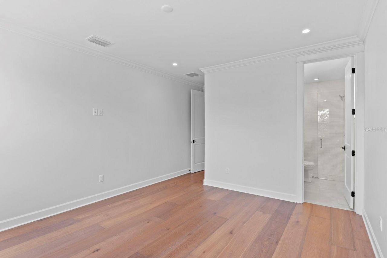 4536 W Swann Avenue, Tampa, FL 33609 Photo