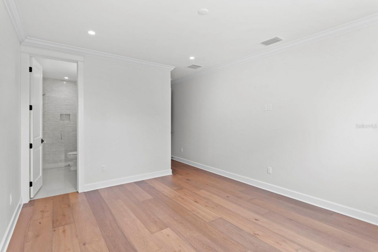 4536 W Swann Avenue, Tampa, FL 33609 Photo